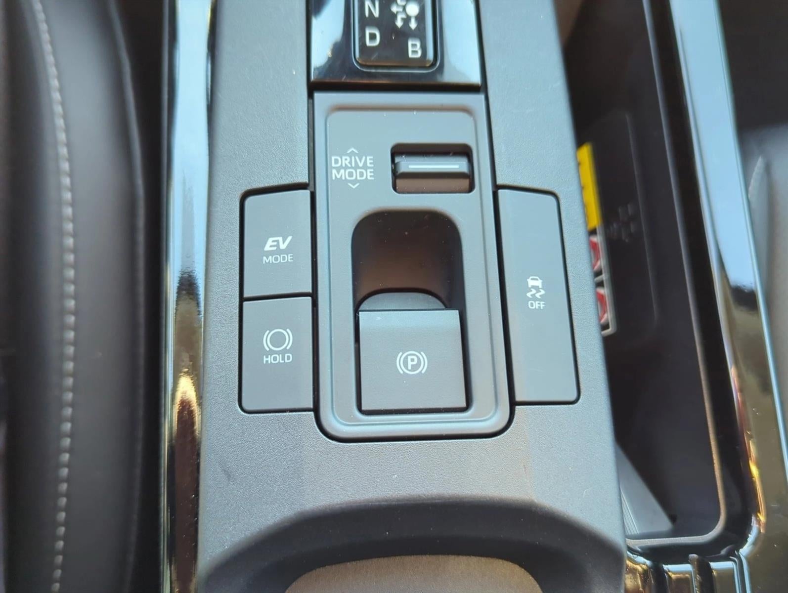 2025 Toyota Prius XLE (Natl)