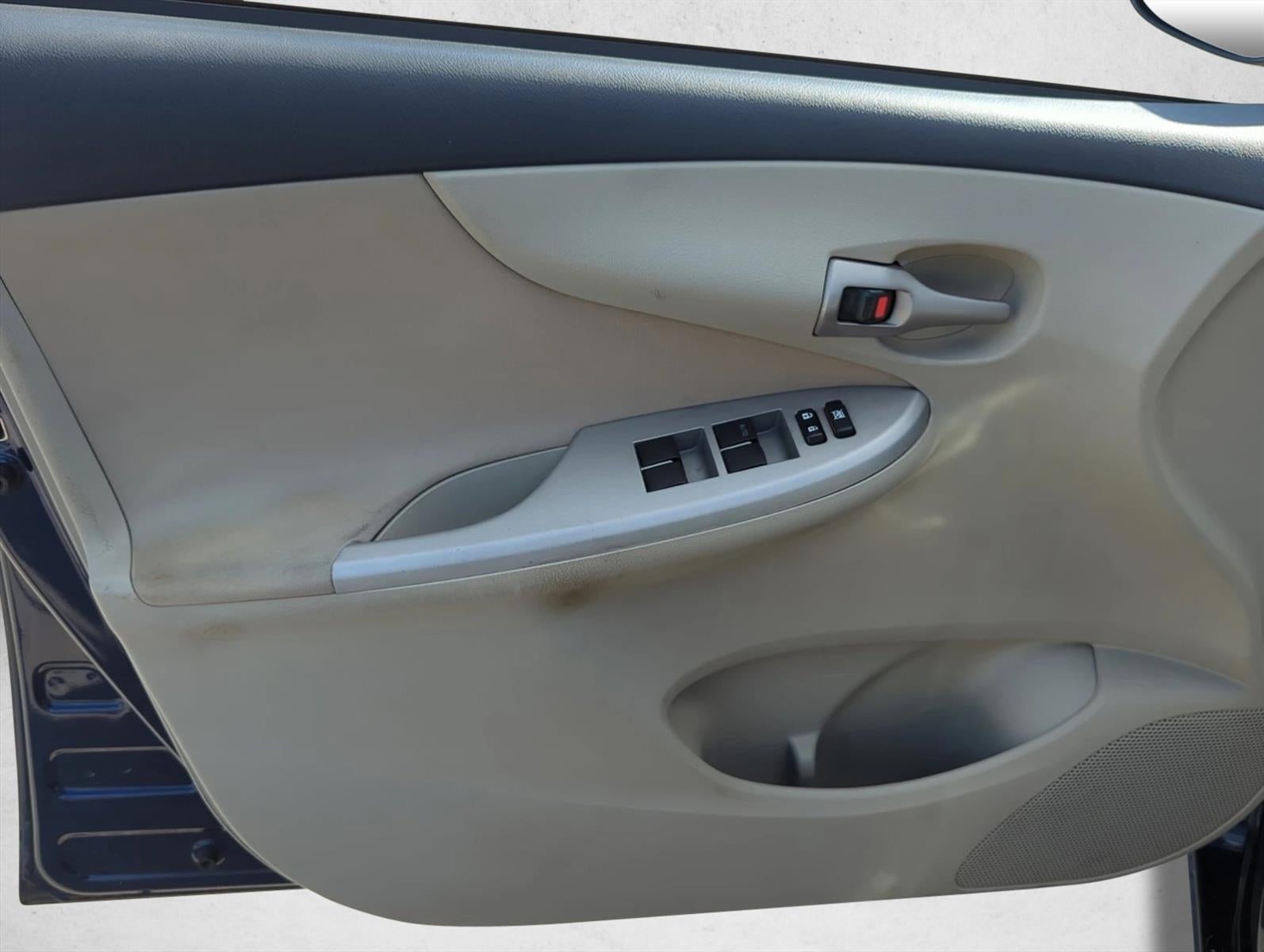 2011 Toyota Corolla 4dr Sdn Auto LE (Natl)