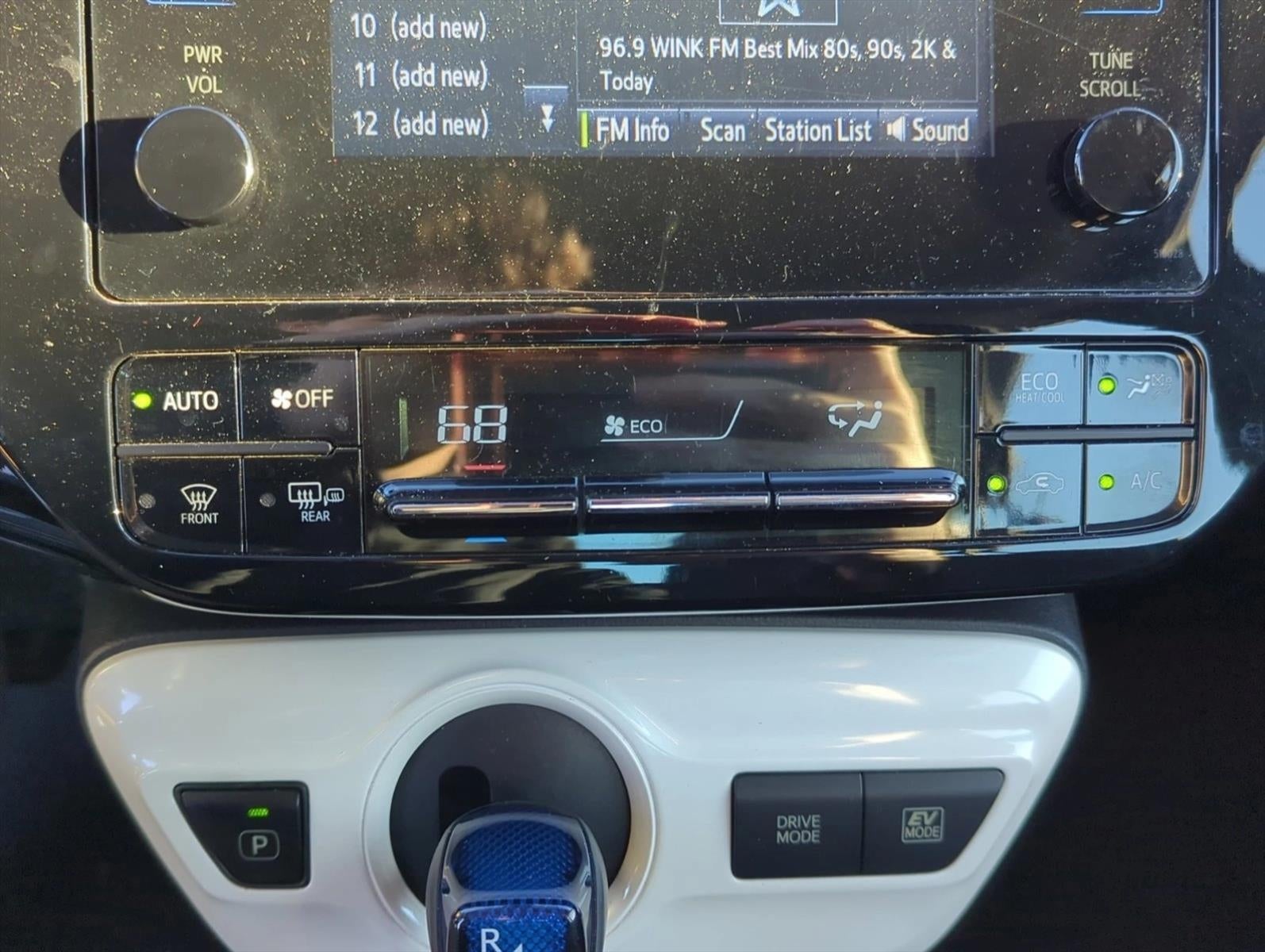 2017 Toyota Prius Two (SE)