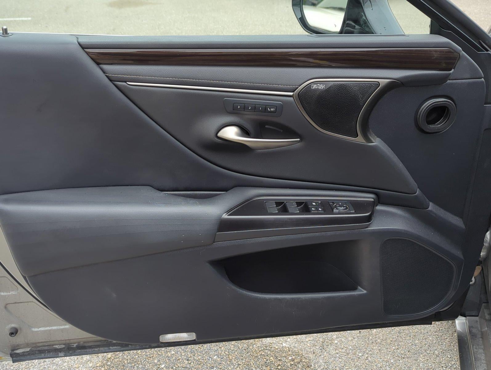 2019 Lexus ES 300h Luxury FWD