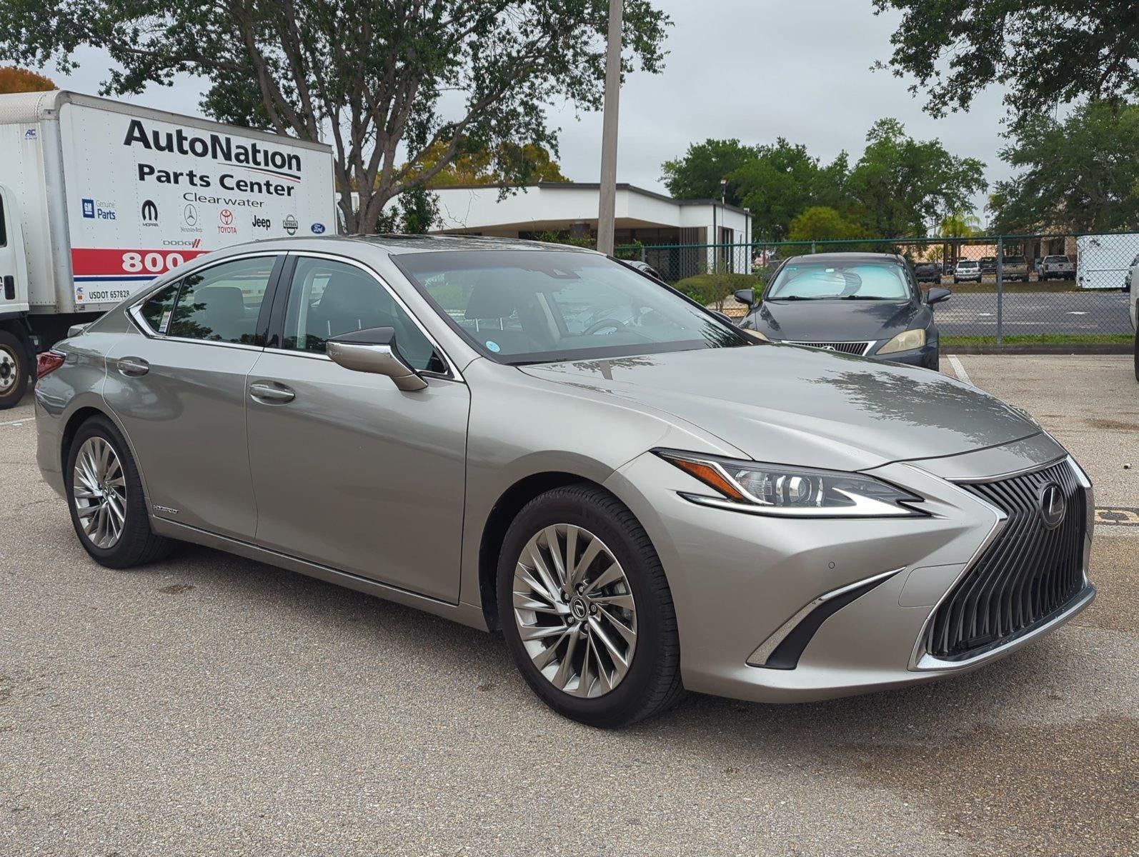 2019 Lexus ES 300h Luxury FWD