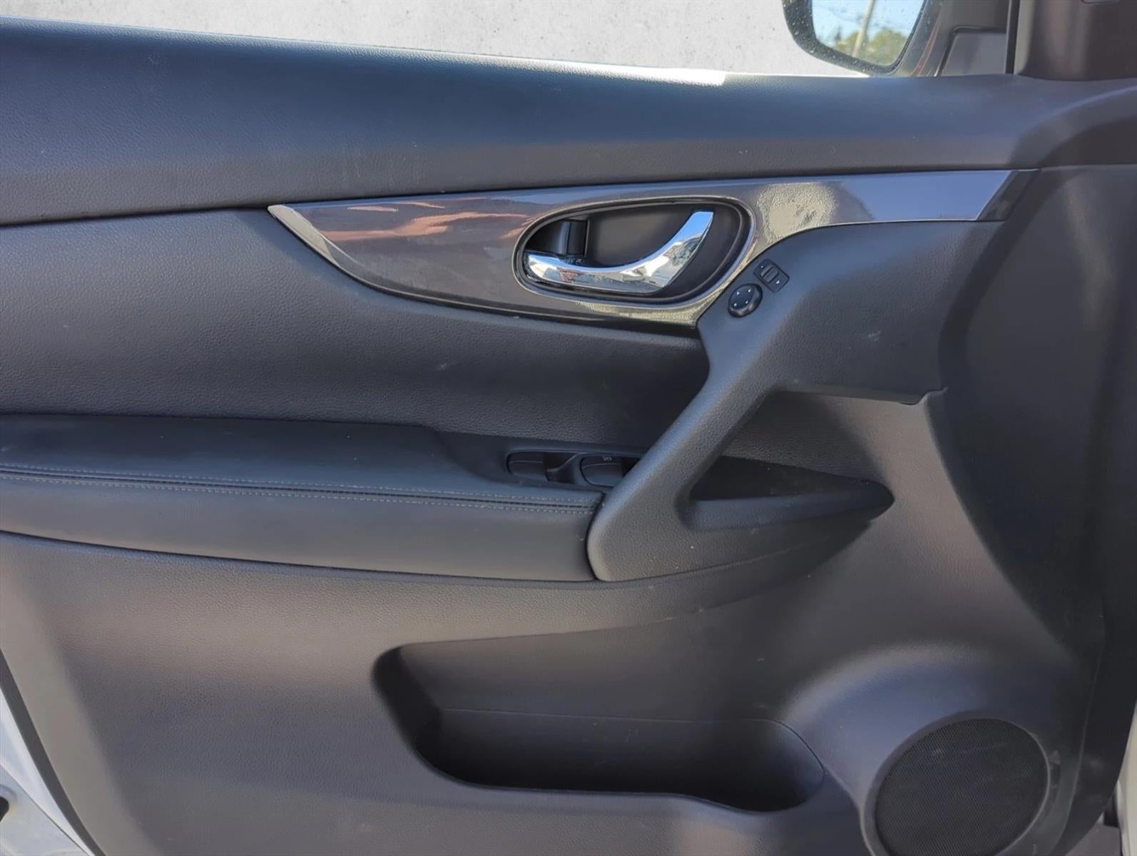 2020 Nissan Rogue FWD SV