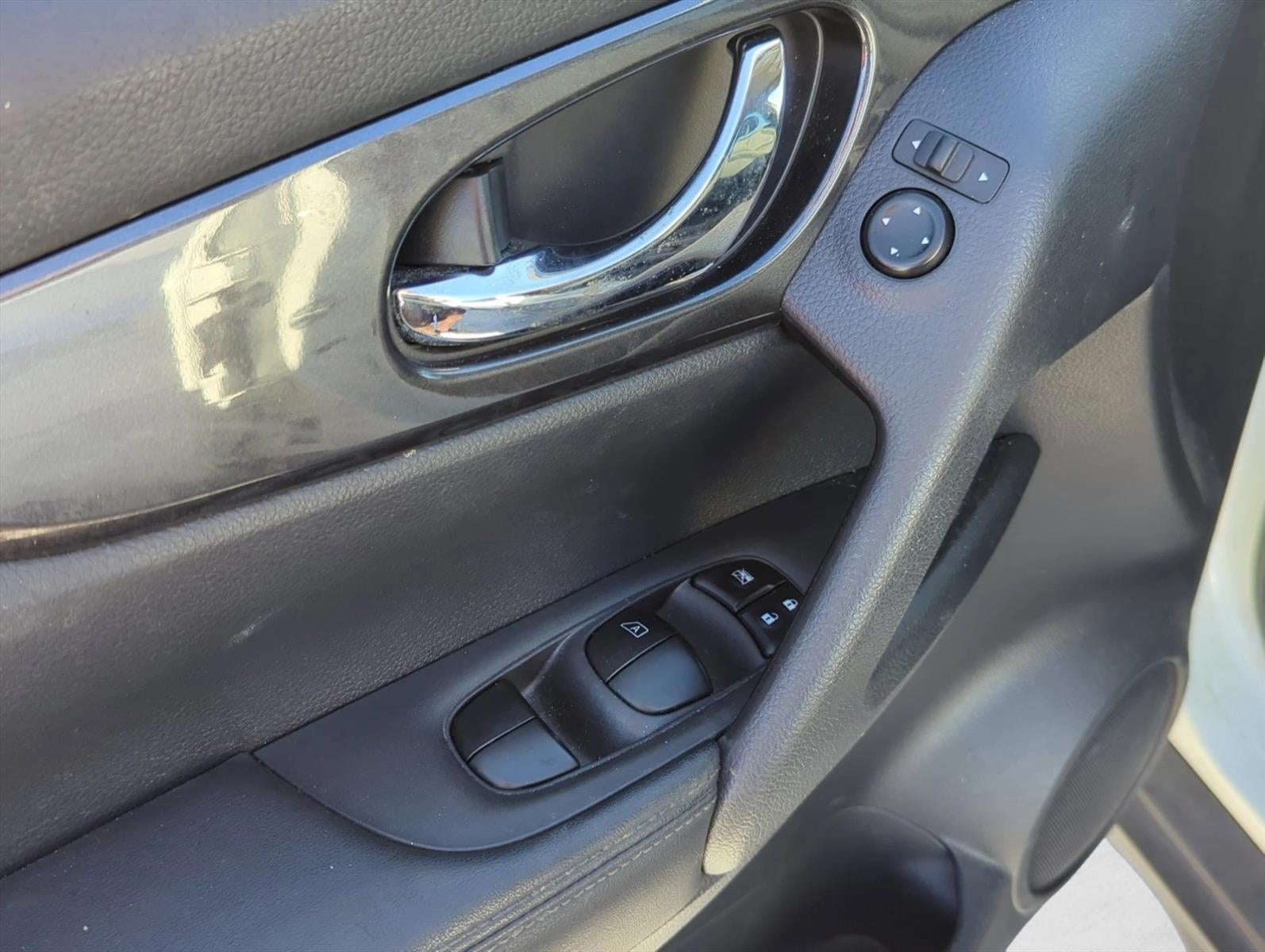 2020 Nissan Rogue FWD SV