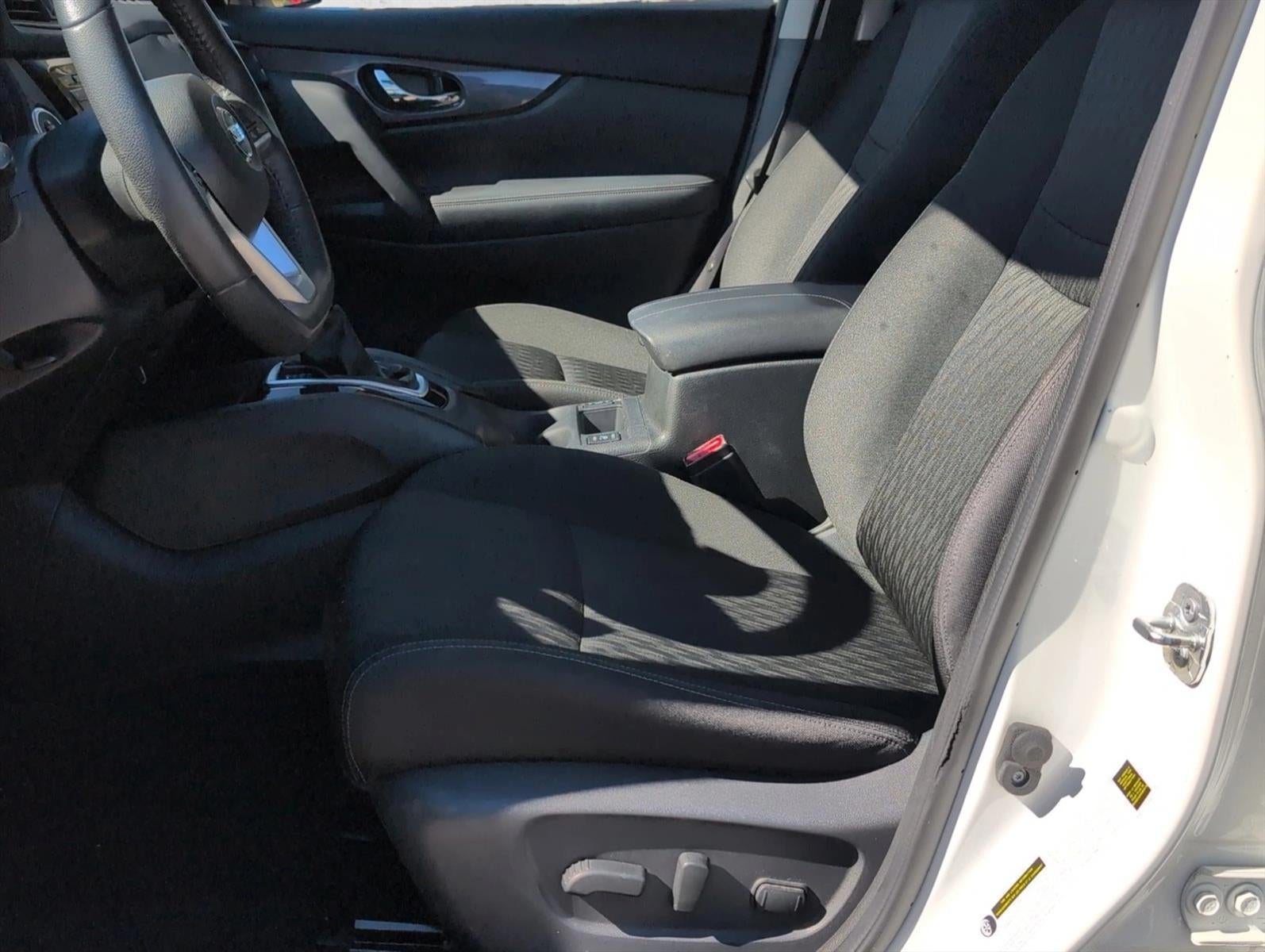 2020 Nissan Rogue FWD SV