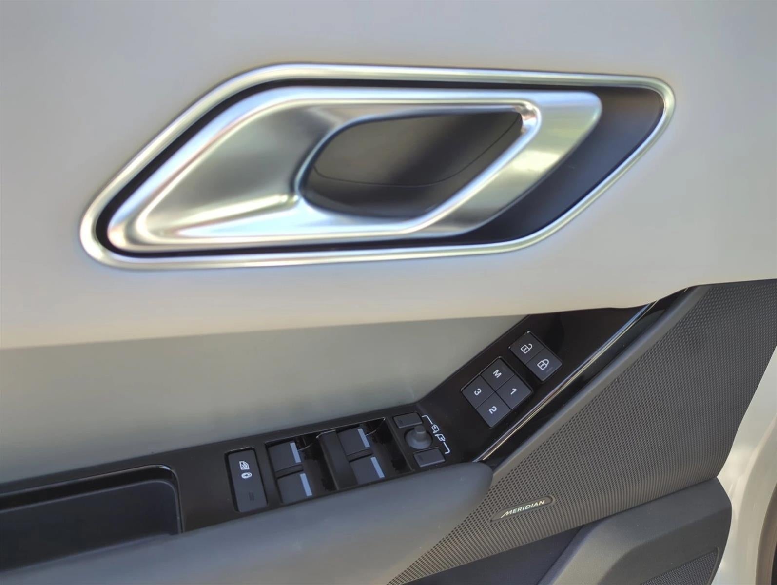 2025 Land Rover Range Rover Velar P250 S