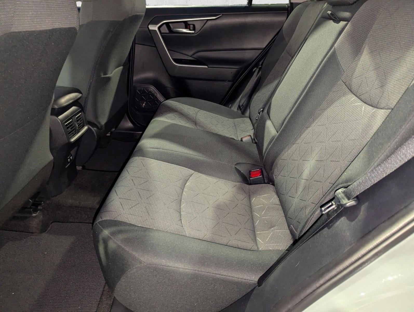 2020 Toyota RAV4 XLE FWD (GS)