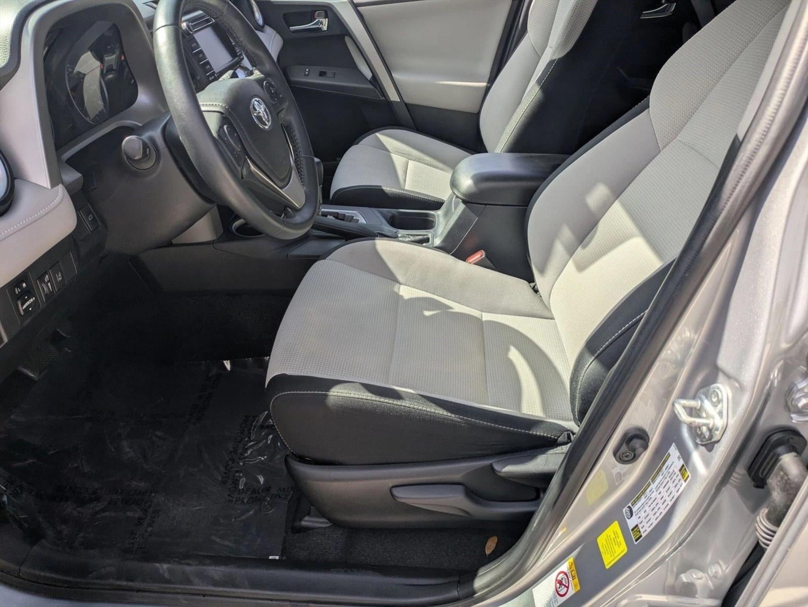 2017 Toyota RAV4 XLE FWD (GS)