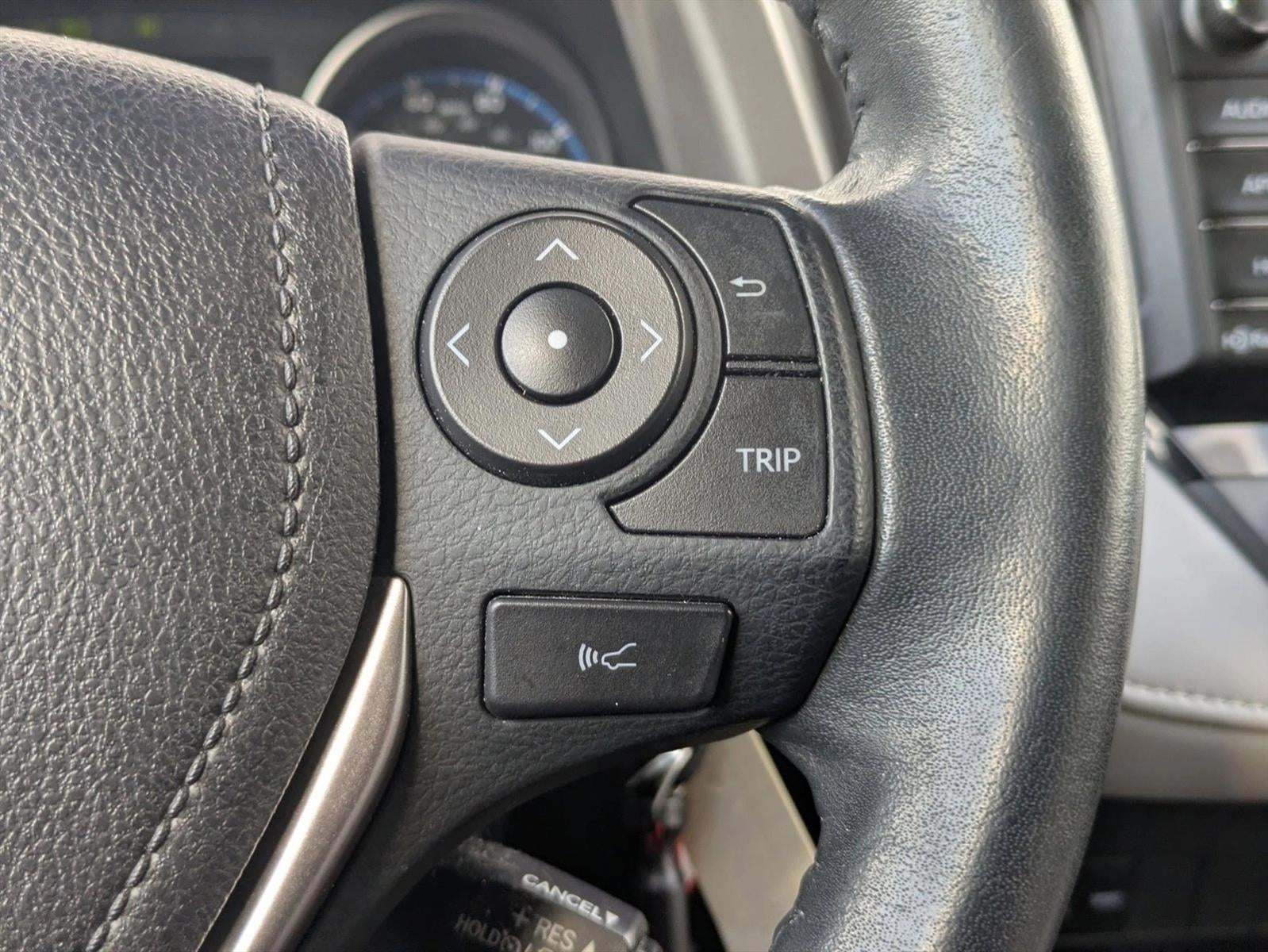 2017 Toyota RAV4 XLE FWD (GS)