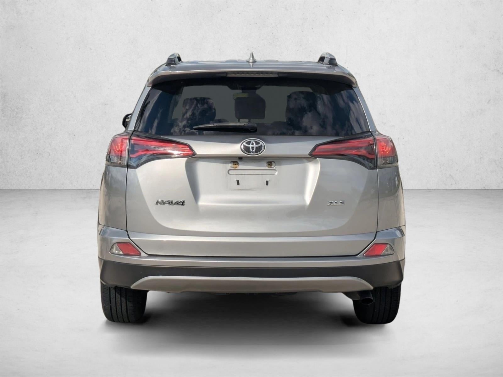 2017 Toyota RAV4 XLE FWD (GS)