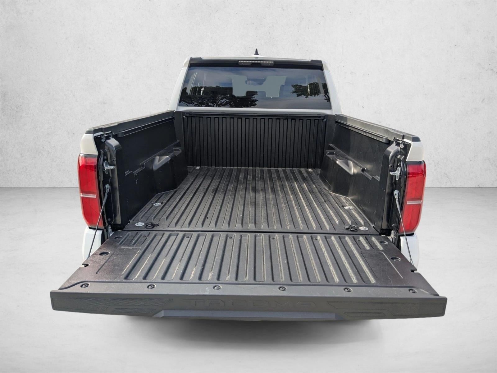 2024 Toyota Tacoma 2WD 2WD SR5 Double Cab 5' Bed AT (SE)