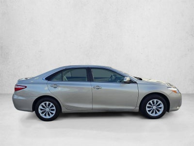 2017 Toyota Camry LE Auto (SE)