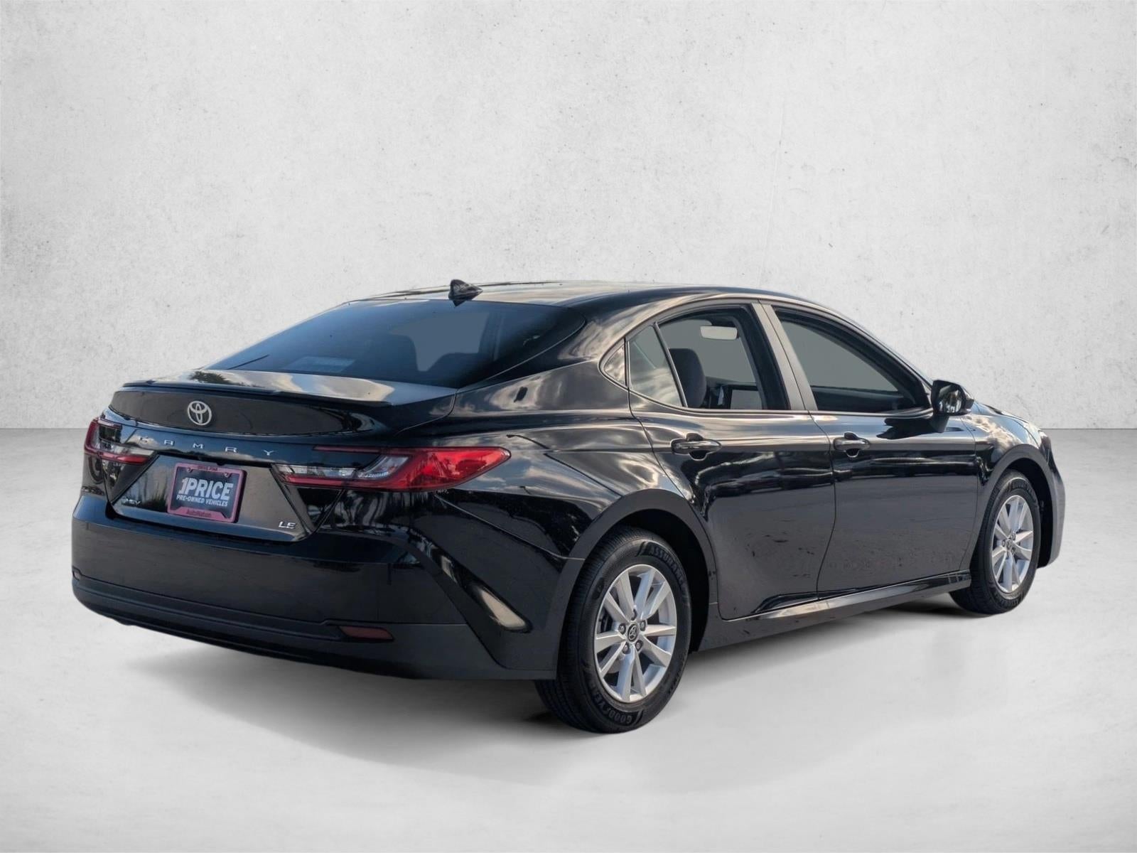 2025 Toyota Camry LE (SE)