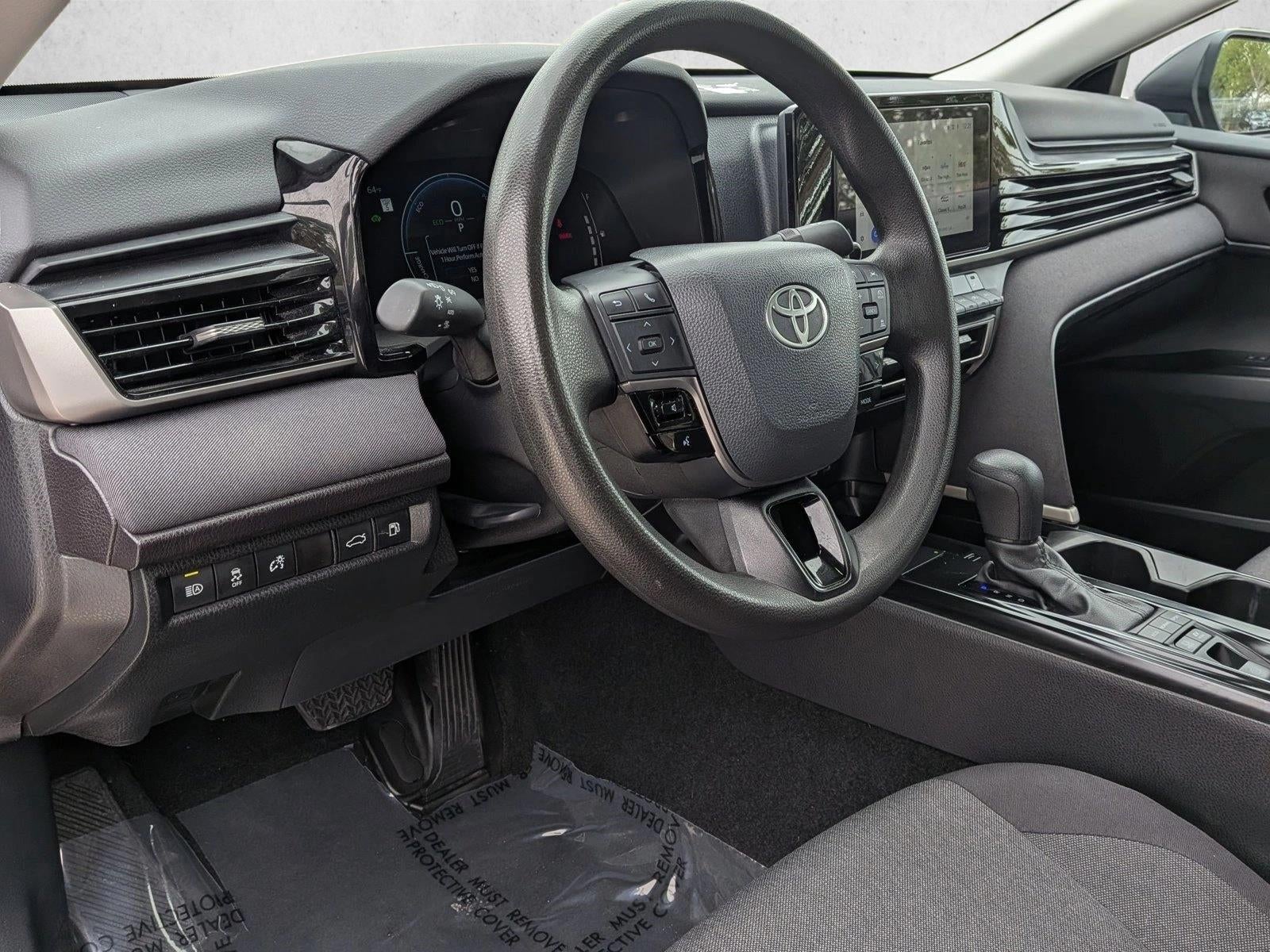 2025 Toyota Camry LE (SE)