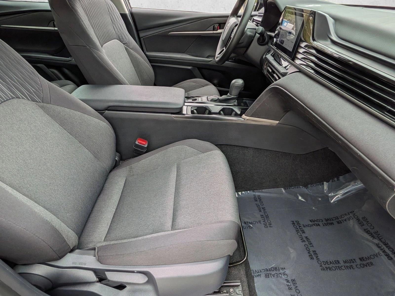 2025 Toyota Camry LE (SE)