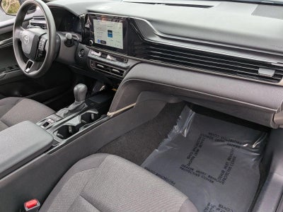 2025 Toyota Camry LE (SE)