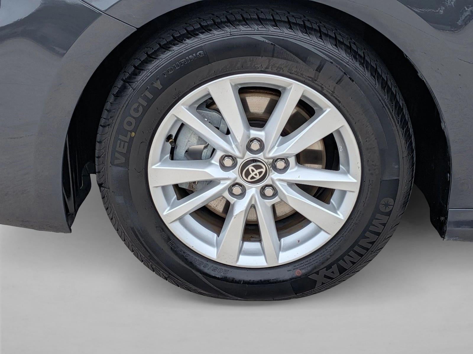 2025 Toyota Camry LE (SE)