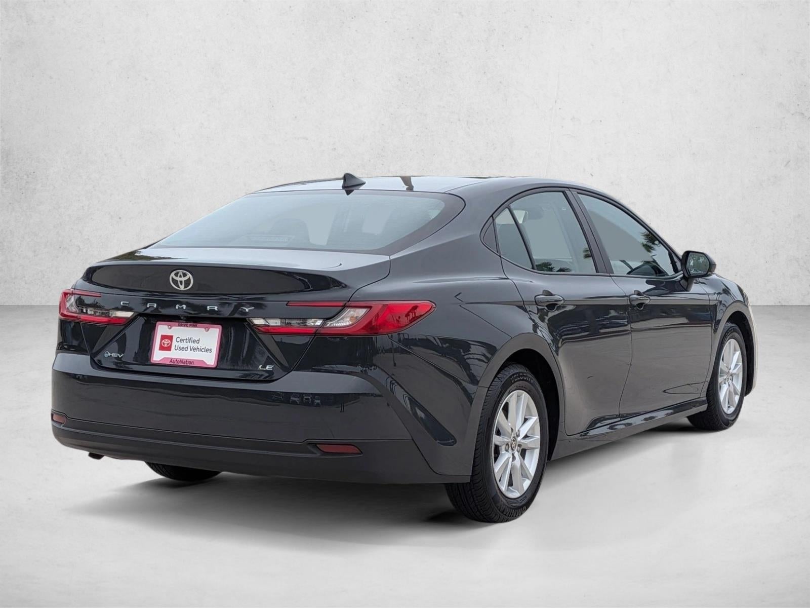 2025 Toyota Camry LE (SE)