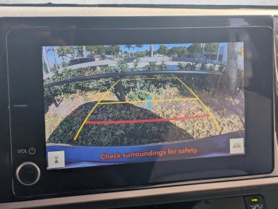 2025 Toyota Camry SE (Natl)