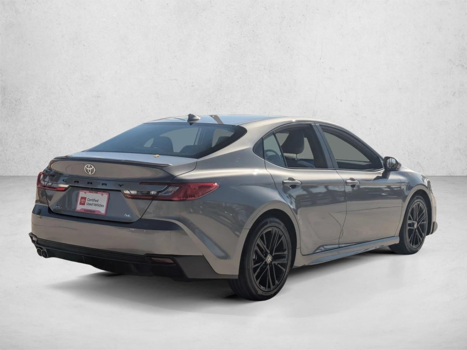 2025 Toyota Camry SE (Natl)