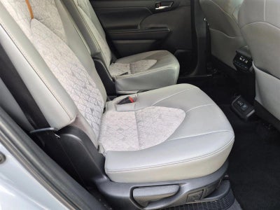 2023 Toyota Highlander Hybrid Bronze Edition AWD (Natl)