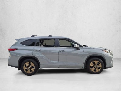 2023 Toyota Highlander Hybrid Bronze Edition AWD (Natl)