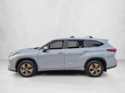 2023 Toyota Highlander Hybrid Bronze Edition AWD (Natl)