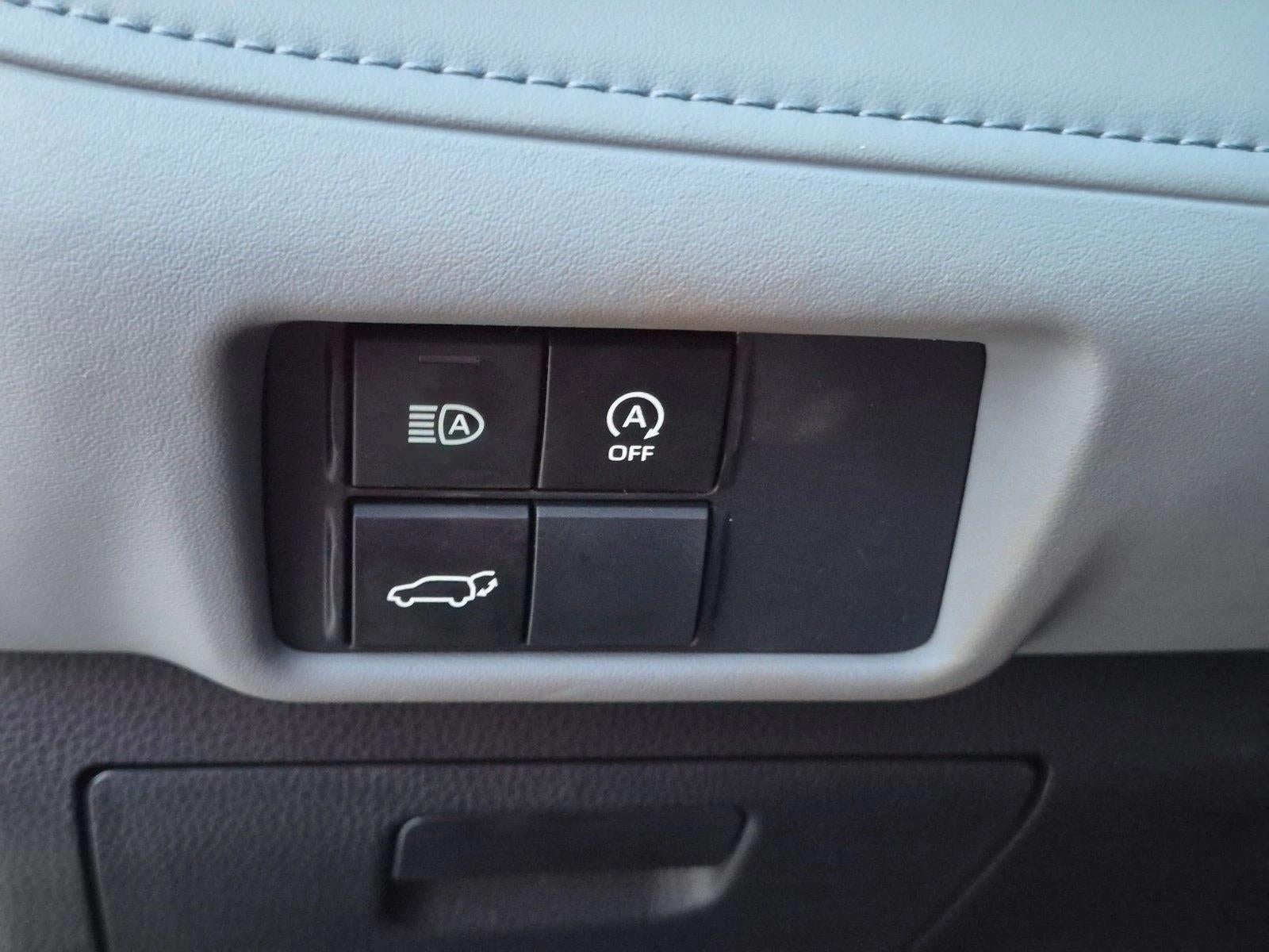 2024 Toyota Highlander LE FWD (Natl)