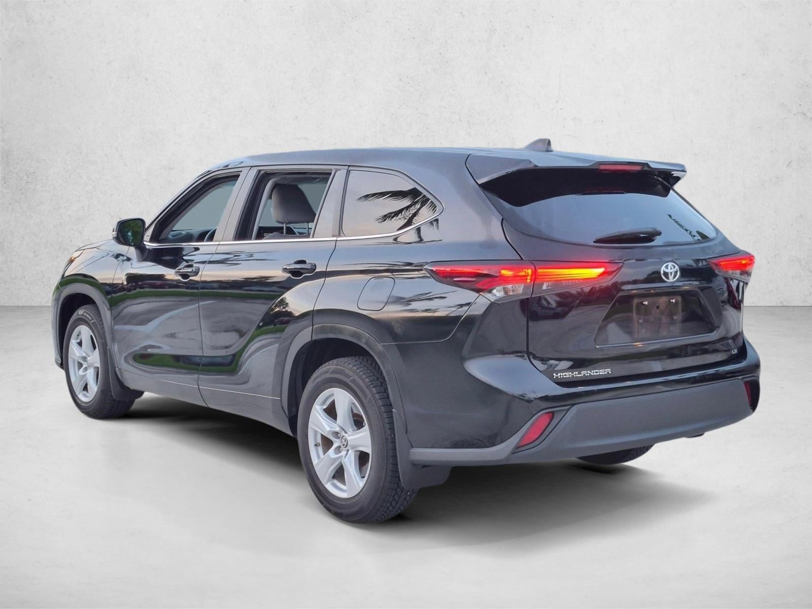 2024 Toyota Highlander LE FWD (Natl)