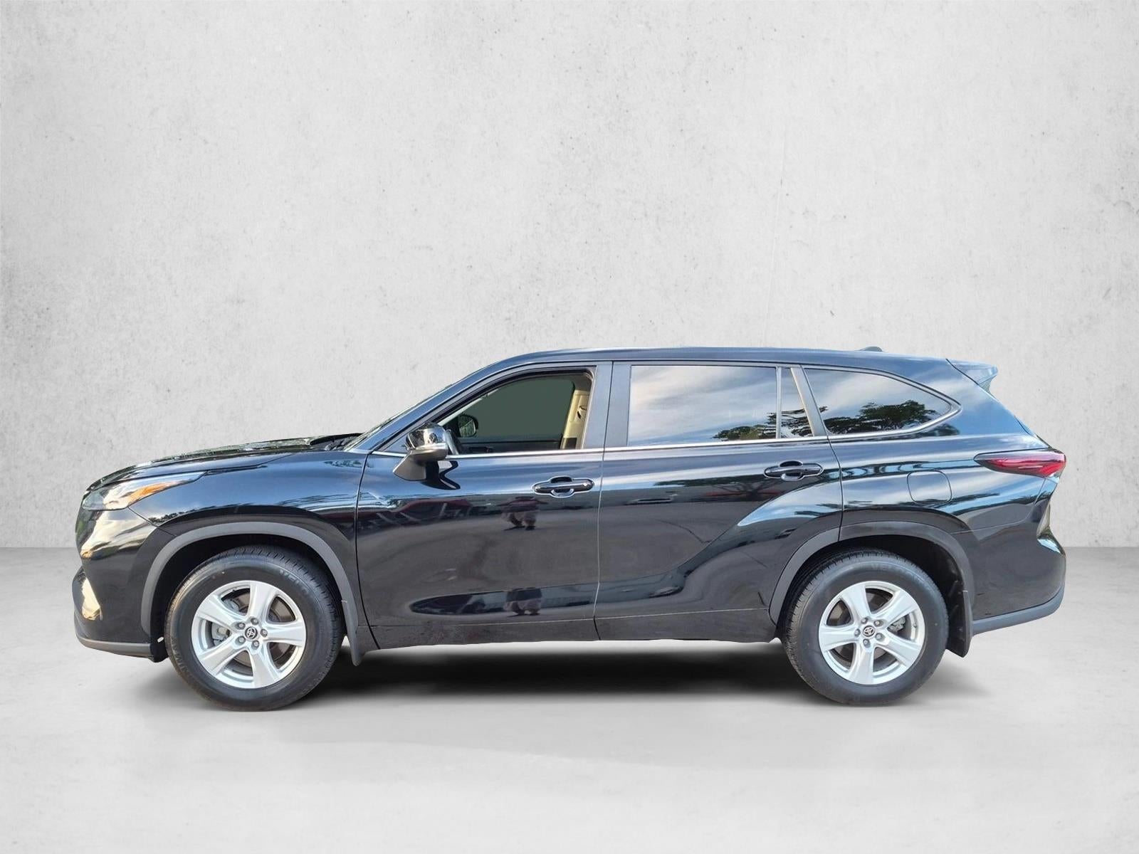 2024 Toyota Highlander LE FWD (Natl)