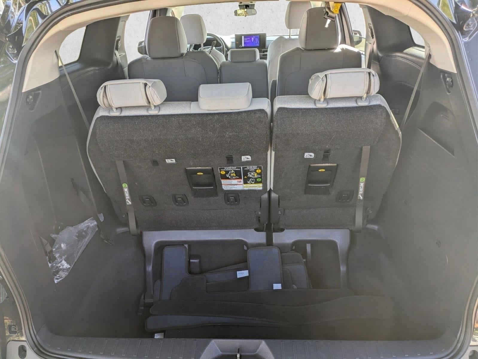 2025 Toyota Sienna LE FWD 8-Passenger (Natl)
