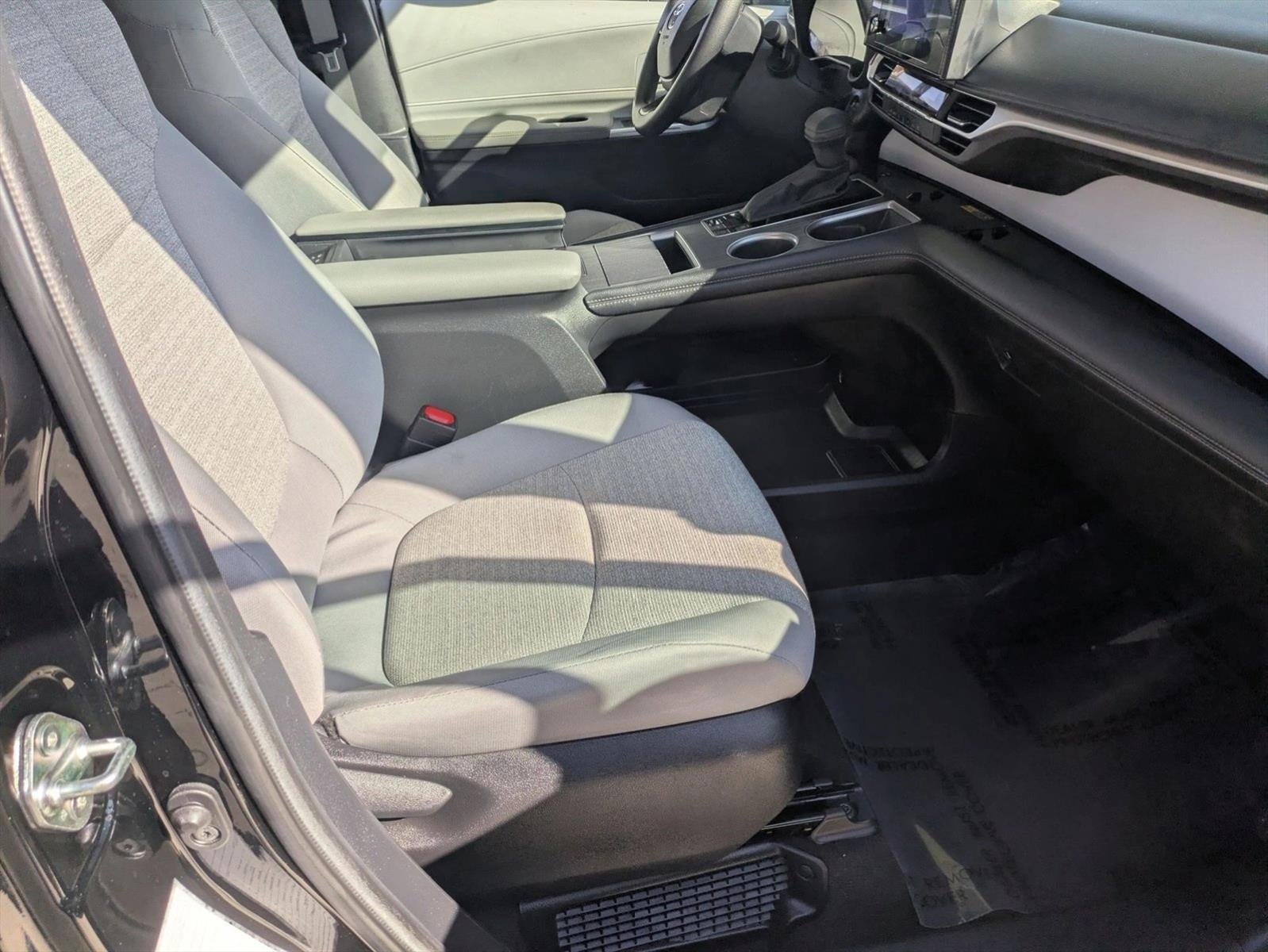 2025 Toyota Sienna LE FWD 8-Passenger (Natl)