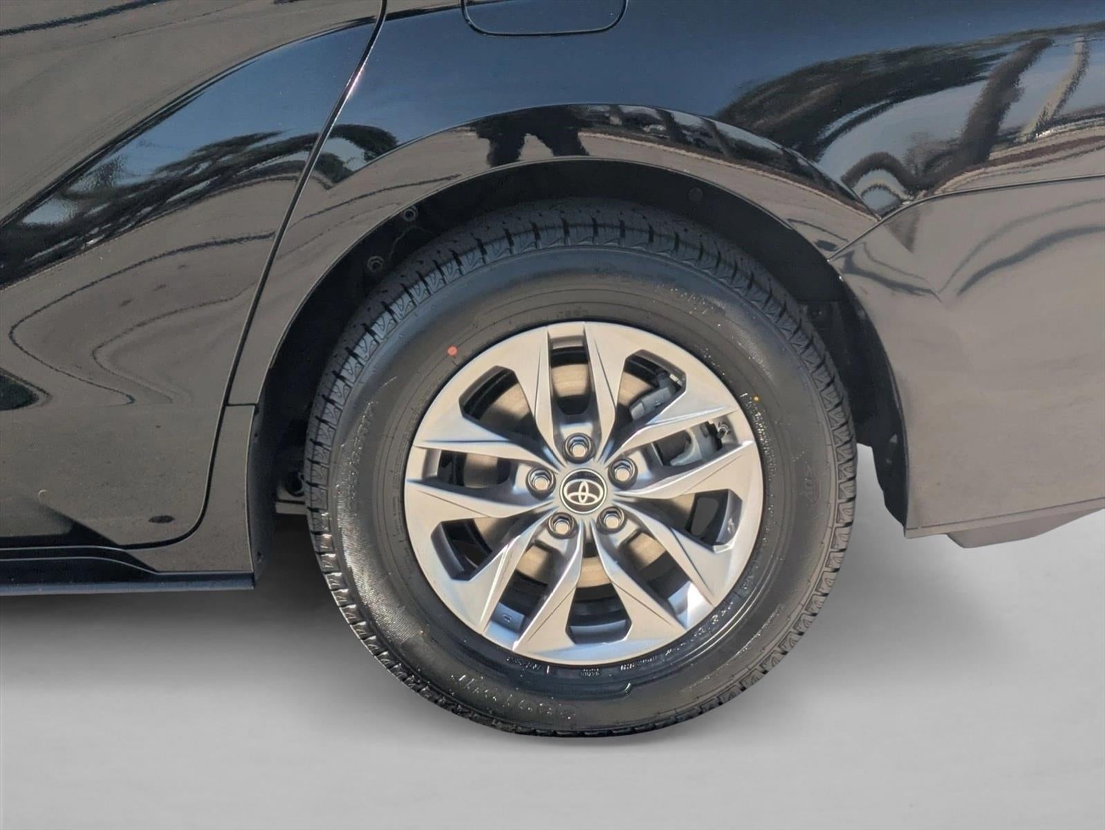 2025 Toyota Sienna LE FWD 8-Passenger (Natl)