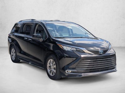 2023 Toyota Sienna XLE FWD 8-Passenger (Natl)