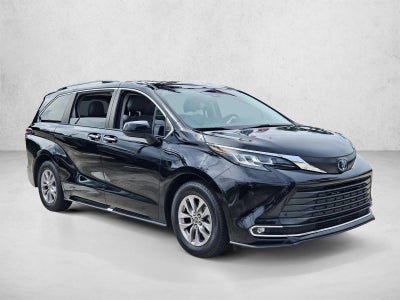 2022 Toyota Sienna XLE FWD 8-Passenger (Natl)