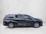 2022 Toyota Sienna XLE FWD 8-Passenger (Natl)