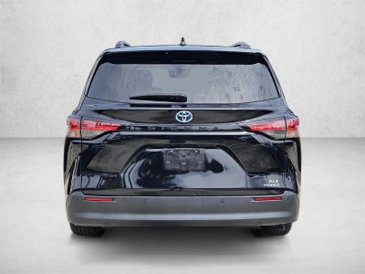 2022 Toyota Sienna XLE FWD 8-Passenger (Natl)