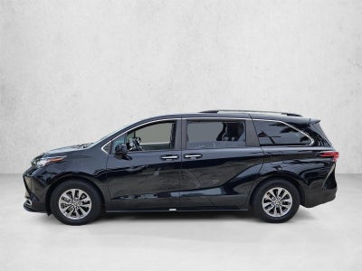 2022 Toyota Sienna XLE FWD 8-Passenger (Natl)