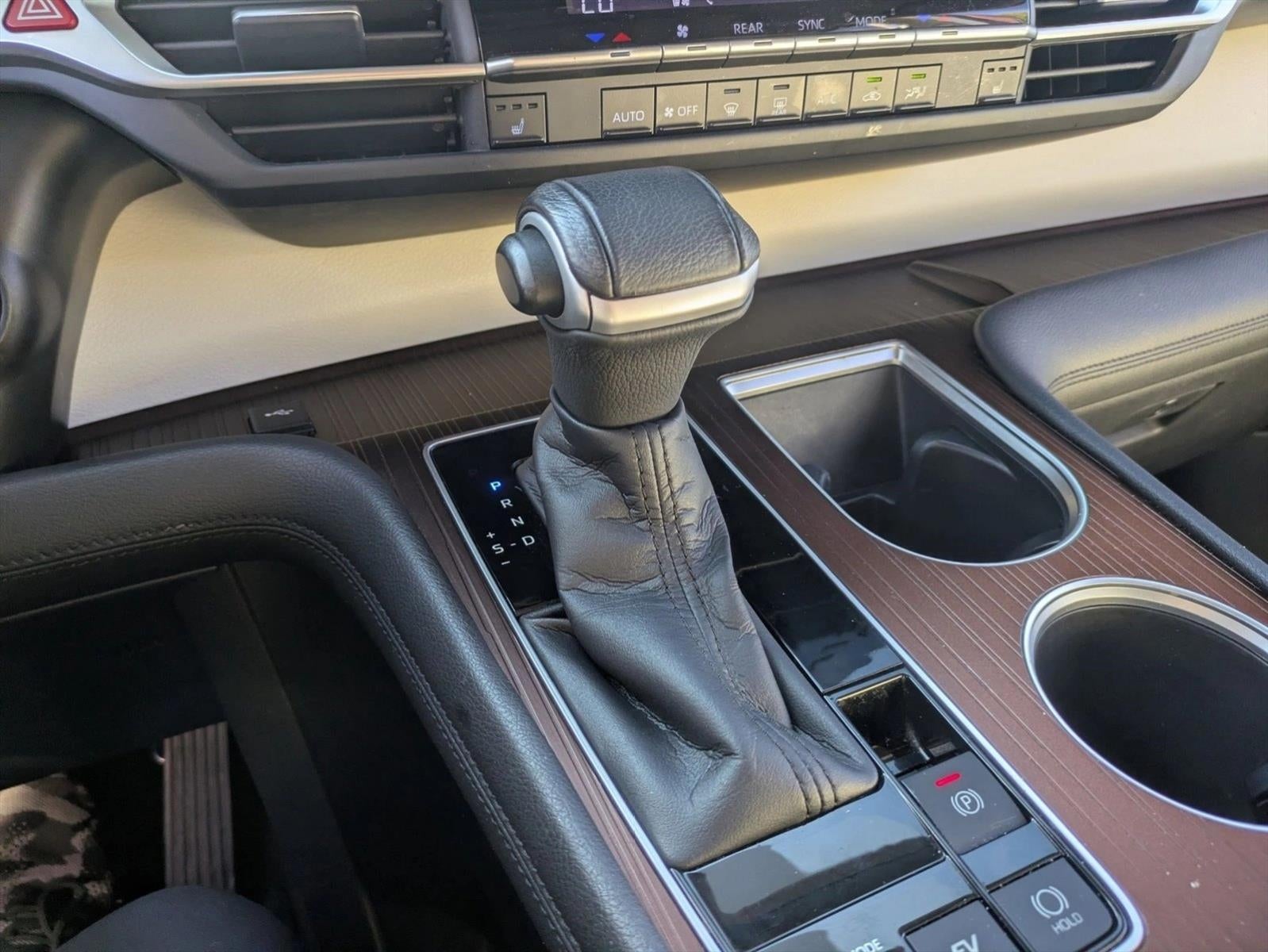 2021 Toyota Sienna XLE FWD 8-Passenger (Natl)