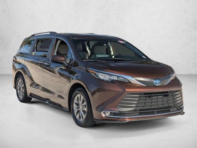 2021 Toyota Sienna XLE FWD 8-Passenger (Natl)