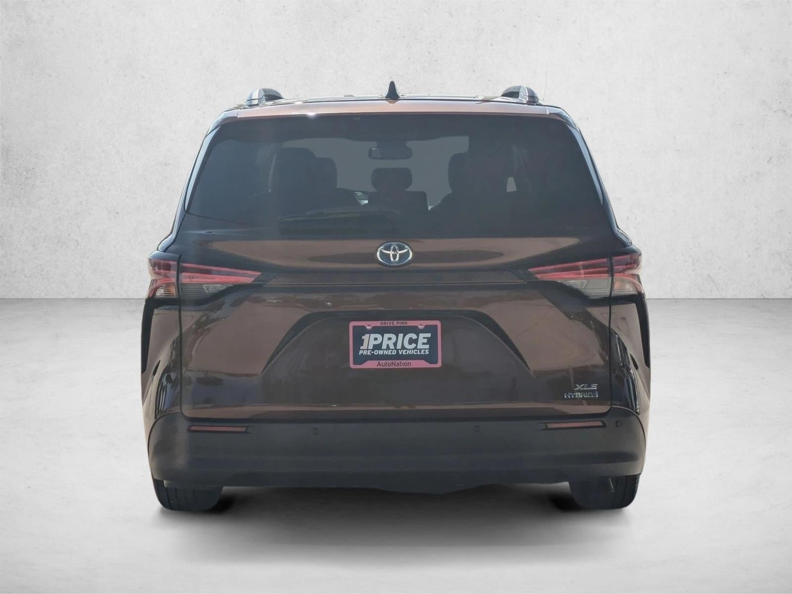 2021 Toyota Sienna XLE FWD 8-Passenger (Natl)