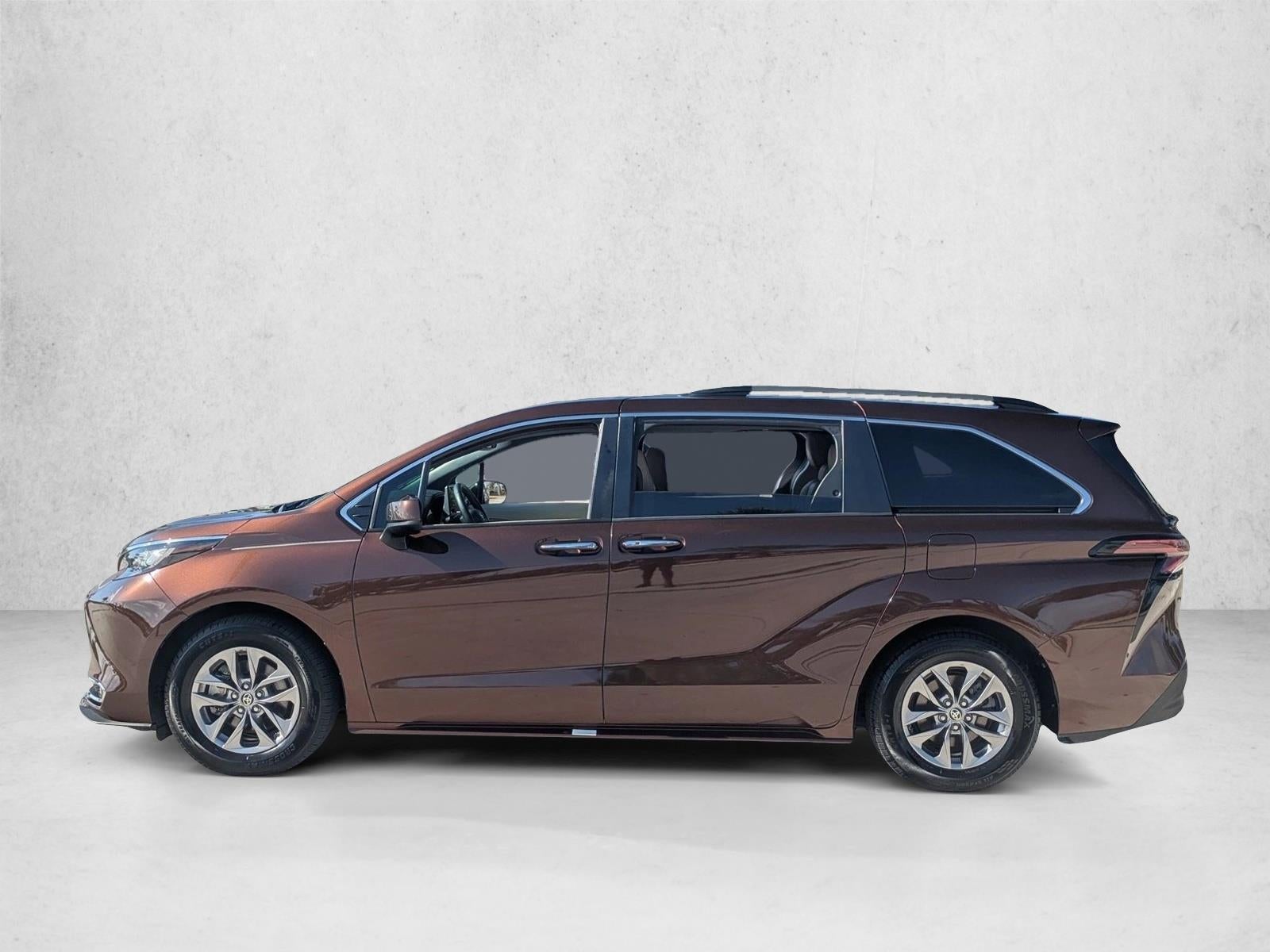 2021 Toyota Sienna XLE FWD 8-Passenger (Natl)