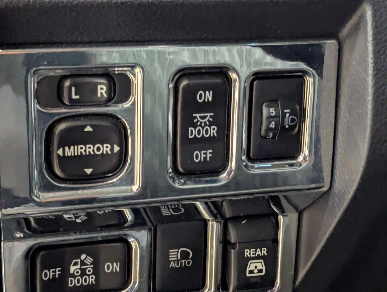 2019 Toyota Tundra 2WD 2WD SR5 CrewMax 5.5' Bed 5.7L (SE)