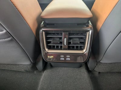 2025 Toyota Crown Signia Limited AWD (Natl)