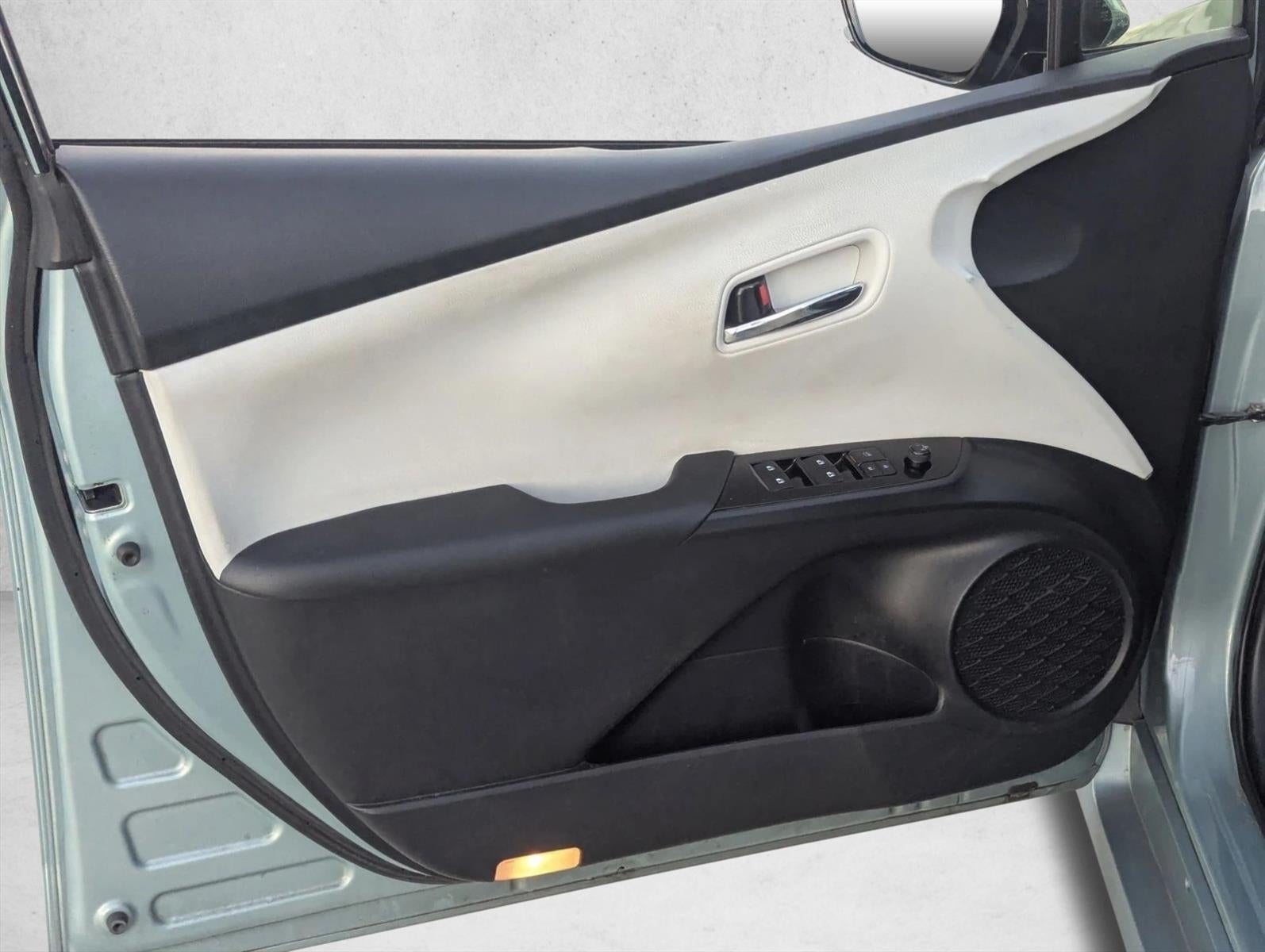 2017 Toyota Prius Two (SE)
