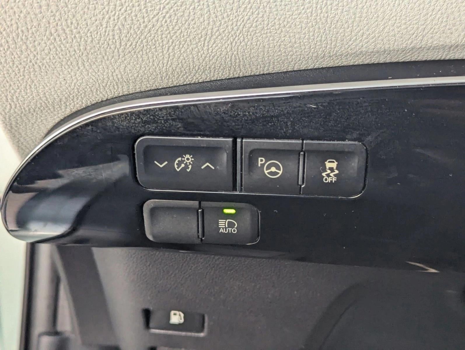 2017 Toyota Prius Two (SE)