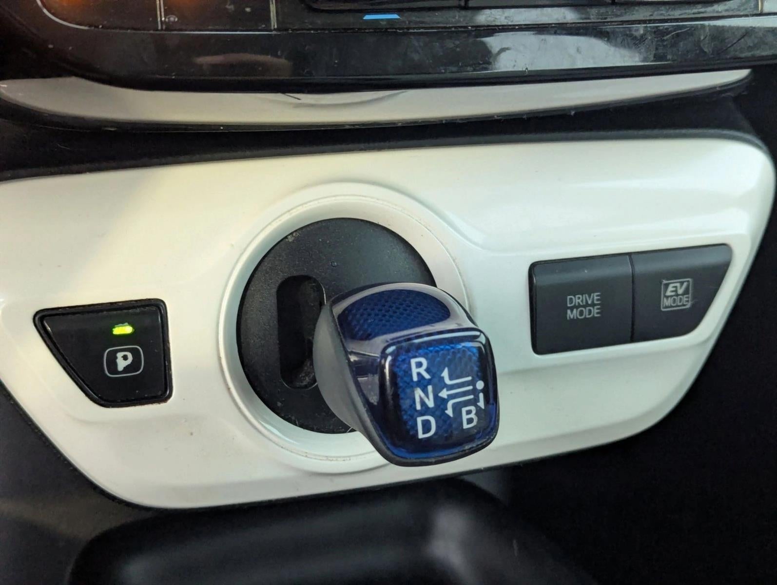 2017 Toyota Prius Two (SE)