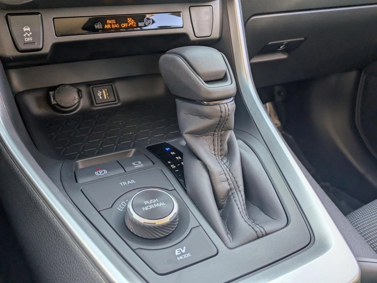 2025 Toyota RAV4 Hybrid LE AWD (Natl)