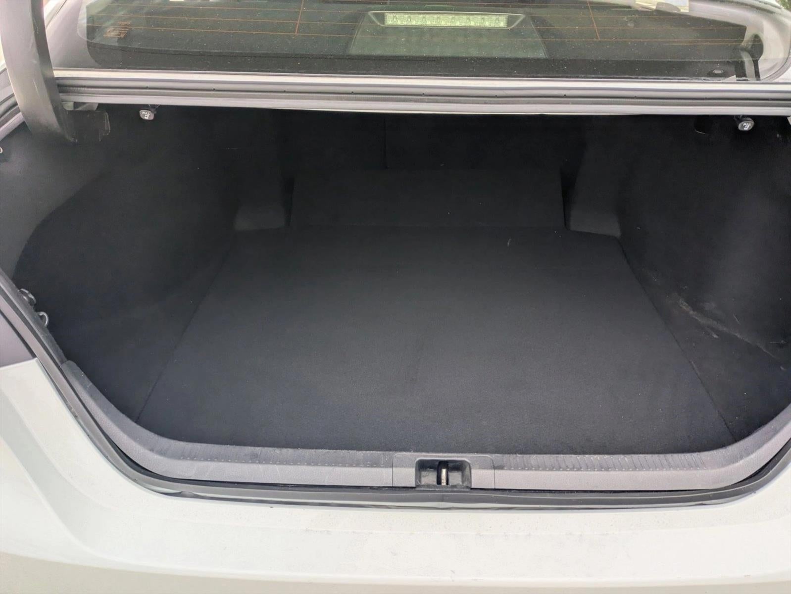 2018 Toyota Camry SE Auto (SE)