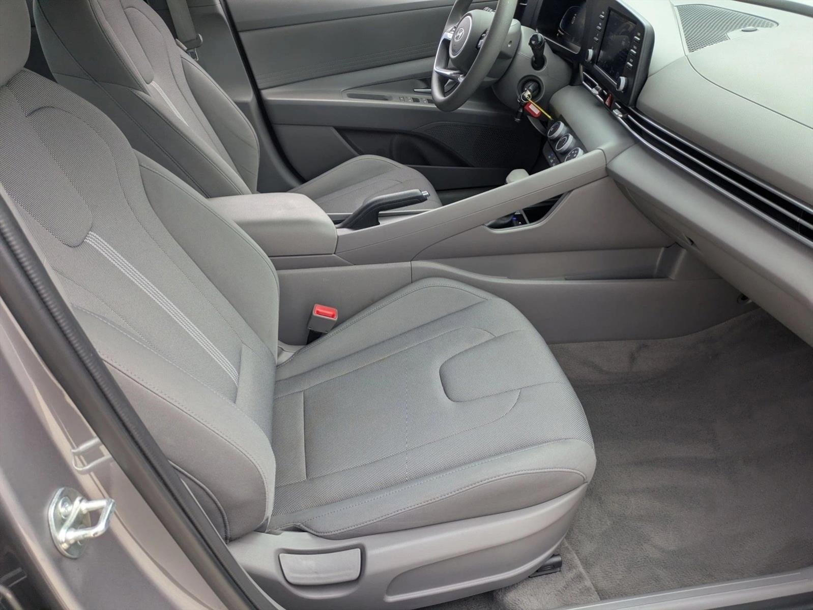 2024 Hyundai ELANTRA SE IVT