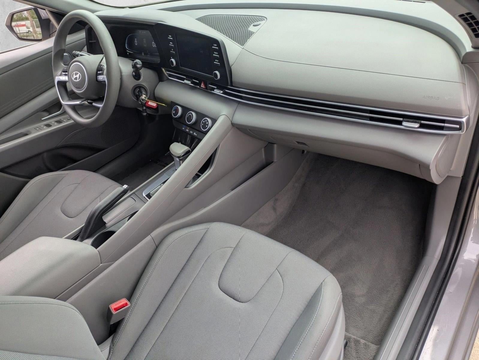 2024 Hyundai ELANTRA SE IVT